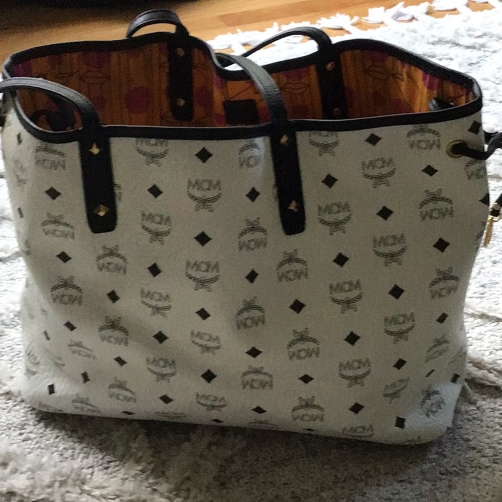 Authentic MCM Liz reversible tote with pouchette